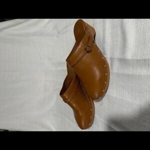 Size 10 Women's GAP Clogs Cognac Vegan Leather Silver accents heeled